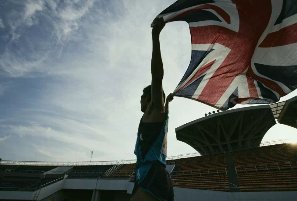 Biegacz z flagą Brytyjską