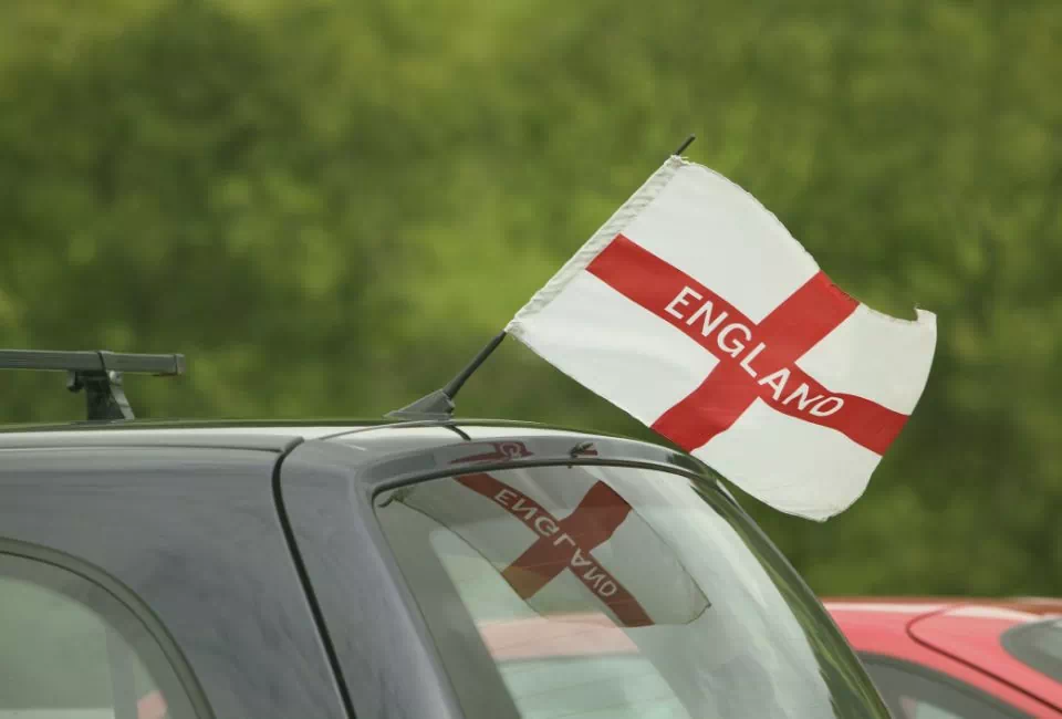 Flaga Anglii w samochodzie