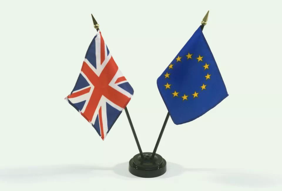 Proporczyki z flagą Brytyjską i UE